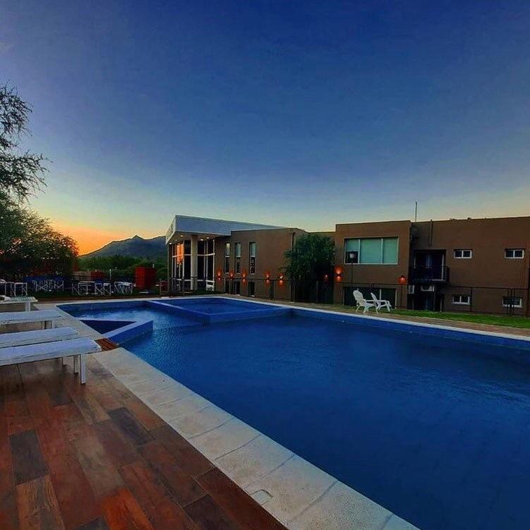 Complejo Paraísos Hotel *
